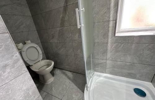 Downham House | Double Room With Free WiFi Keedonwood Road