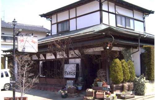 Togura Kamiyamada Onsen House | Double Spacious 180cmwide queensize bed Smoki /Chikuma Nagano
