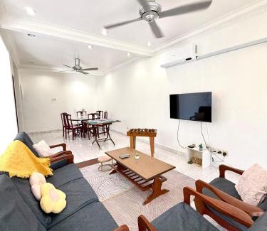 Taman Kota Laksamana House | Double Storey 4 room - Walk to Jonker Street #9pax