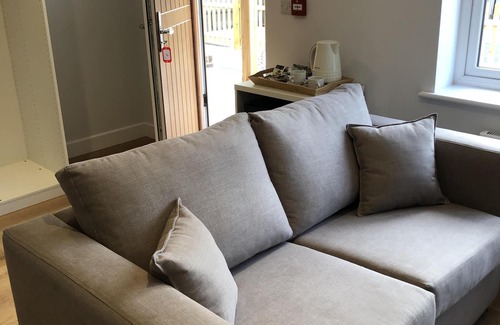 Woolbeding Apartment | Double/Twin suite at Hamilton Arms