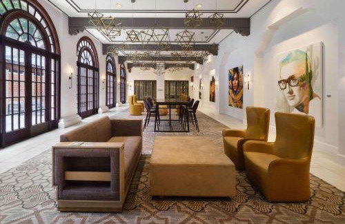 St. Johns Hotel | DoubleTree by Hilton Austin