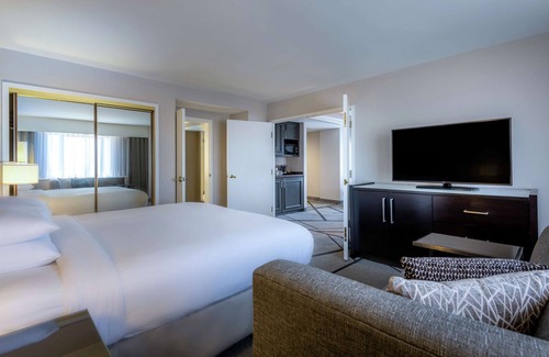 Norwalk Hotel | DoubleTree by Hilton Los Angeles - Norwalk