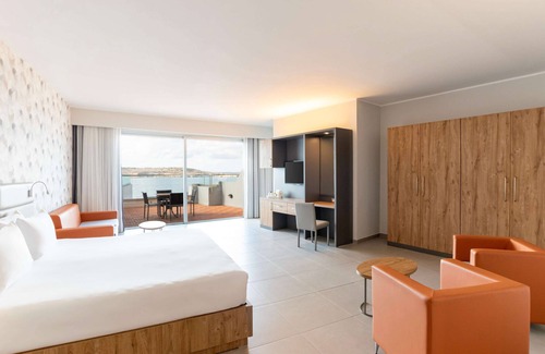 Qawra Resort | DoubleTree by Hilton Malta