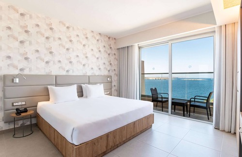 Qawra Resort | DoubleTree by Hilton Malta