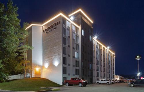 Strabane Hotel | DoubleTree by Hilton Washington Meadow Lands Casino Area