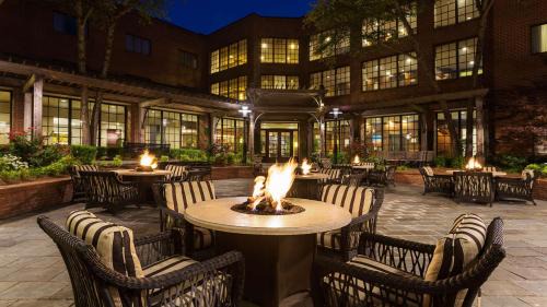 Barclay Downs Hotel | DoubleTree Suites by Hilton Charlotte/SouthPark