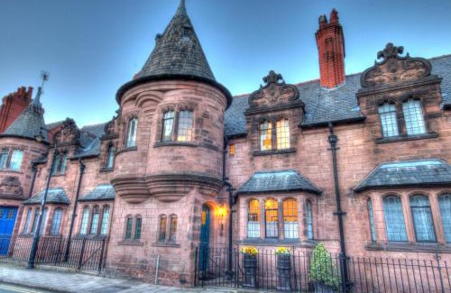Chester House | Douglas Cottage