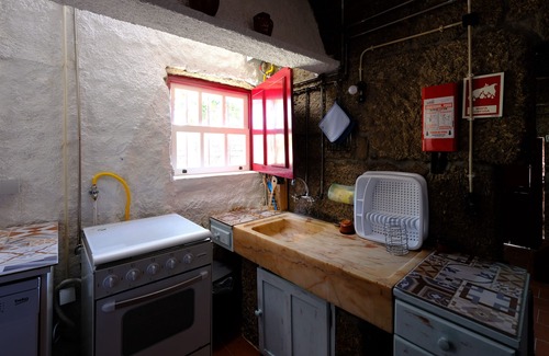 Santa Cruz do Douro Cottage | Douro Valley House with river/mountain view, parking, wifi, swimming pool
