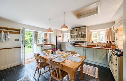 Zeals Cottage | Dovehayes Cottage - sleeps 4 guests in 2 bedrooms