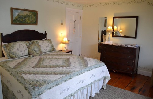 Lyme Center Bed & Breakfast | Dowds Country Inn