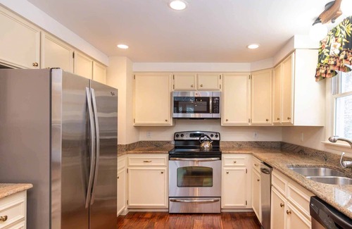Katama House | Down Harbor Contemporary With Private Association Beach