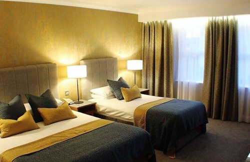 Downings Hotel | Downings Bay Hotel