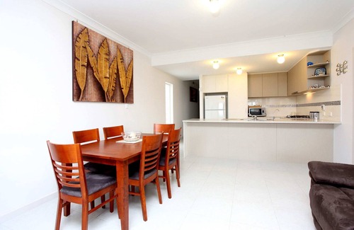 Hayborough Apartment | Downstairs 13 Elliot Ave - Pets Negotiable