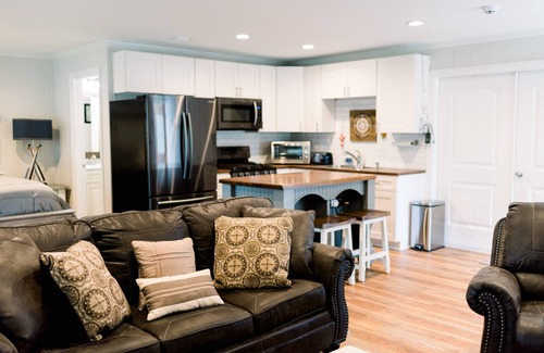 Mermentau Apartment | Downstairs Studio style apartment on the River