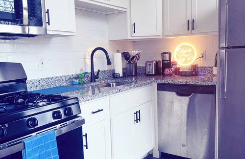 Phoenix Hill Apartment | Downtown 2 bdr historic apartment w/cinema room in Nulu
