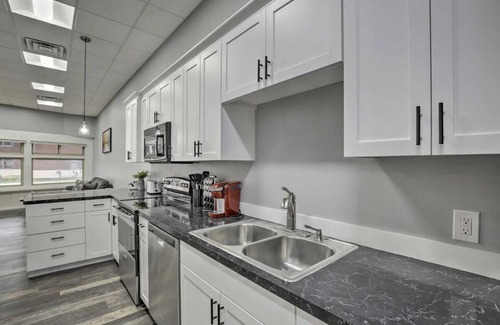 Albert Lea Apartment | Downtown Apartment next to Lake & Hospital