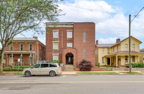 Lancaster Apartment | Downtown Apt 23 Mi to Hocking Hills State Park
