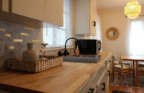 Westfield House | Downtown ATX! Deep Eddy Bungalow #B