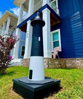 Downtown House | Downtown, Bay Views, Fish Market, and Blue Angels!