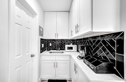 Coral Ridge Apartment | Downtown Beach Studio Unit! Walk To Beach+Shops!