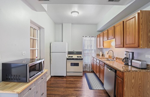 Brookfield Apartment | Downtown Brookfield Haven