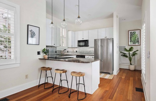Cannonborough Elliotborough House | Downtown Charleston - Walk to King Street