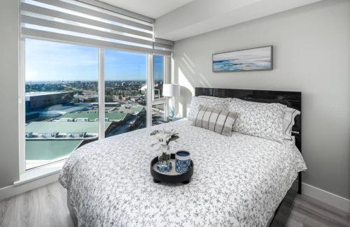 Victoria Park Apartment | Downtown condo near Stampede, LRT, free parking & gym