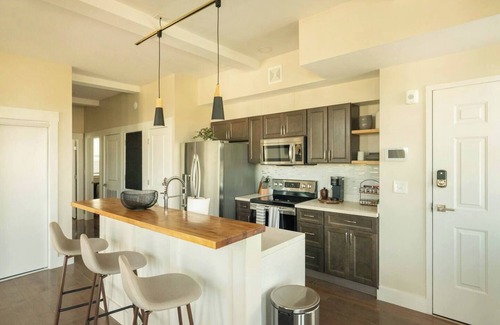 Old West Broad Neighborhood Apartment | Downtown, contemporary, 2 bedroom, Roof Terrace! 2B