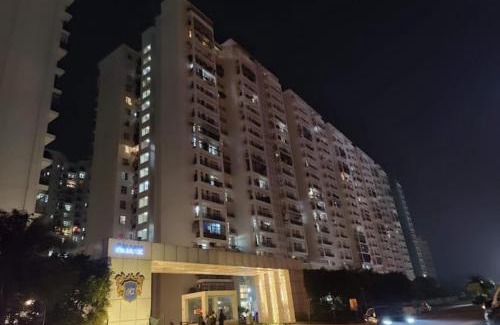 Auli Apartment | Downtown Delight