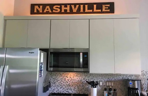 West End Condo | Downtown Exquisite Couples Weekend Getaway+Parking
