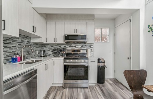 Northwest Calgary House | Downtown Gem Sleeps 8!