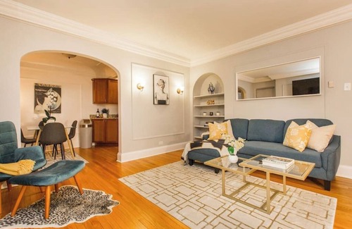 Streeterville Condo | Downtown Guild #3 | Mag Mile Gold Coast The Lake!
