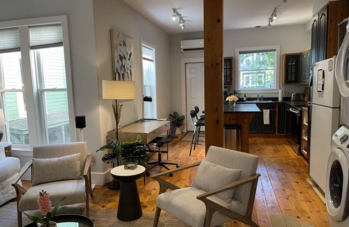 North End Apartment | Downtown HFX, bright and cozy, 1 BR beautifully decorated with washer/dryer