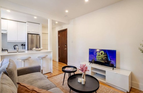 Quartier des Spectacles Apartment | Downtown Hideaway | Peaceful & Trendy 1BR