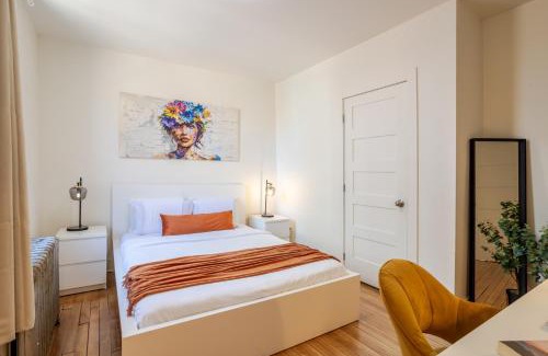 Quartier des Spectacles Apartment | Downtown Hideaway Peaceful and Trendy