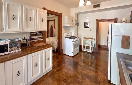Duckpond Apartment | Downtown Historic Victorian Charmer Sleeps 7