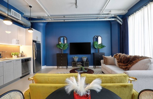Historic Core Condo | Downtown LA Loft w/Rock & Roll Vibe, Rooftop Pool + Free Parking