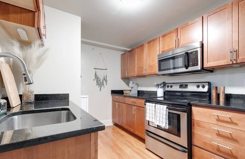 Monroe Ward Apartment | Downtown Living in Historic Richmond Loft