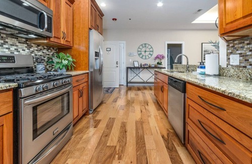 Lexington Condo | Downtown Loft - King Beds - Walk to WLU & VMI!