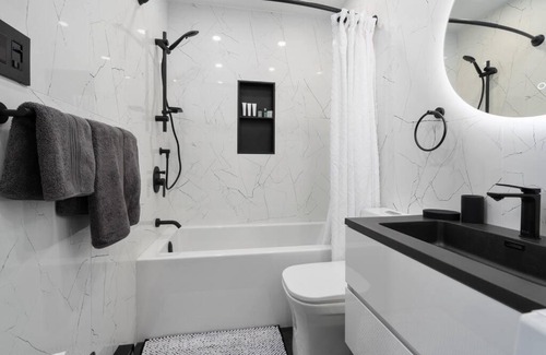 Plateau Mont Royal Apartment | Downtown Luxe: Metro, King Bed, Parking, Sleeps 6