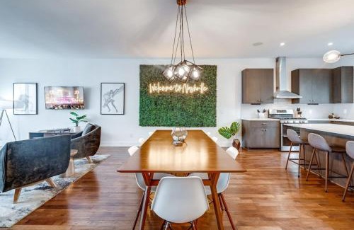 North Nashville House | Downtown Luxury - 10 Beds & Free Parking