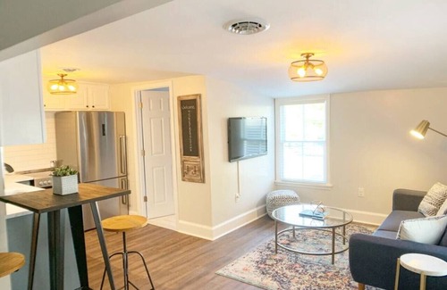 Shepherdstown Apartment | Downtown Modern 2BR step from dining and shopping