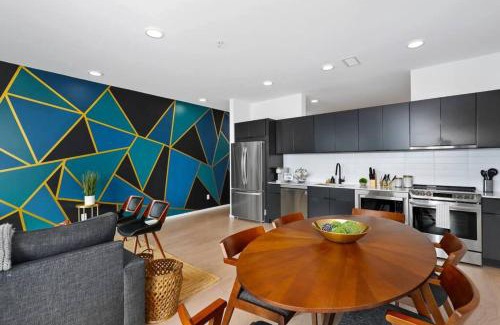 North Capitol House | Downtown Modern Condo 1 Mi To Broadway, Park Free