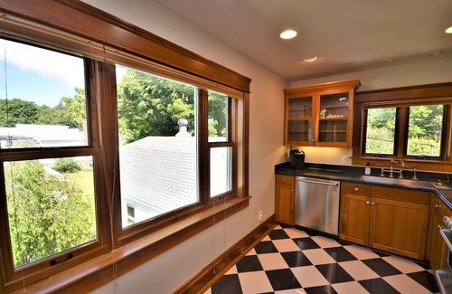 Northport Apartment | Downtown Northport walking to everything including beach! Handicap accessible