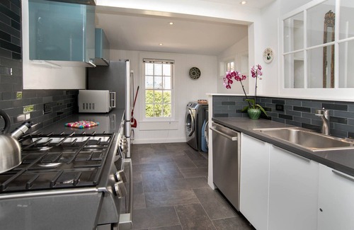 Laguna Cottage | Downtown! OAKtree Cottage - Private Retreat in Santa Barbara