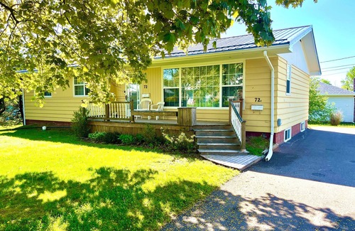 Charlottetown Apartment | Downtown-Parking-King-WiFi7-Self-Check-In
