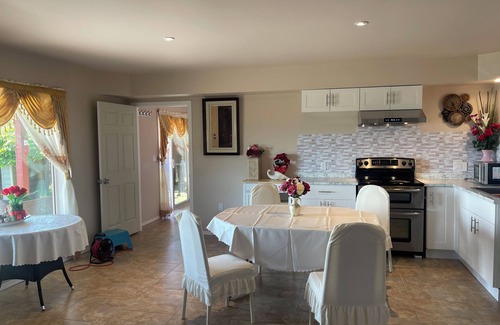 Powell River House | Downtown Private Villa within Four Seasons