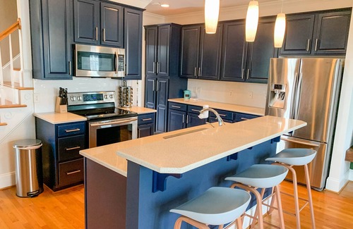 Glenwood South Condo | Downtown Raleigh- Walk to Capital, NC State, Starbucks, Peace University, Food