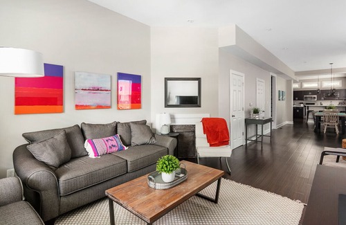 Holy Cross House | Downtown Retreat 1 mile from city center!