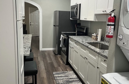 Highland Park Apartment | Downtown San Antonio/Highland Park, Cozy 1-bedroom,WiFi, AC, washer/dryer, #102